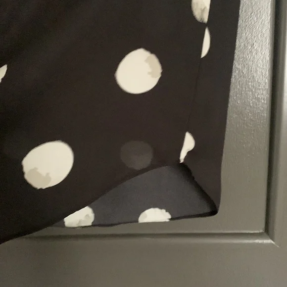 🖤🤍TAHARI Black and White Polka Dot Blouse - Picture 6 of 9